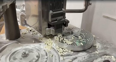 İzmir'de uyuşturucu imalathanesine dönüştürülen iş yerine operasyon