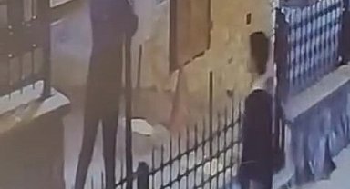 İzmit Belediye Başkanı'ndan sokak lambasını kıran kişiye: Yapma çocuğum