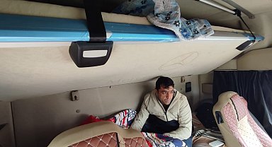 Kaçak göçmenler, TIR'ların yatak bölümünde uyurken yakalandı