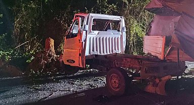 Kamyonet 150 metre yuvarlandı; 1 ölü, 1 yaralı