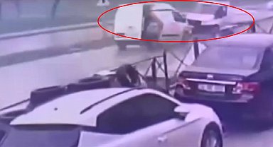 Kamyonet, refüjü aşıp minibüse çarptı; 1'i ağır, 2 yaralı