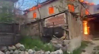 Karabük'te 2 katlı evde yangın