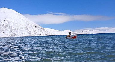 Karlar eridi, 2 bin 241 rakımdaki Balık Gölü baharla birlikte canlandı