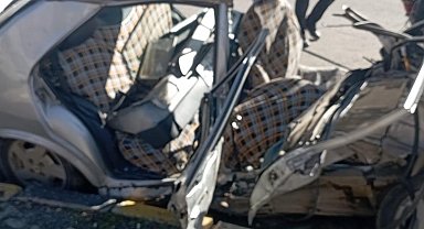 Kars'ta zırhlı araç ile otomobil çarpıştı; 2'si polis 6 yaralı