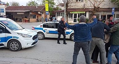 Kavga ihbarına gelen polis ekiplerine pastalı kutlama