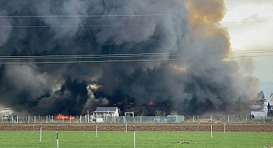 Kaynak makinesinden sıçrayan kıvılcımlar tavuk çiftliğini yaktı