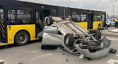 Kayseri'de özel halk otobüsü ile otomobil çarpıştı: 9 yaralı