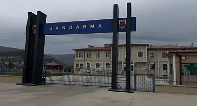 Kendilerini jandarma personeli olarak tanıtan 3 dolandırıcıyı, jandarma yakaladı