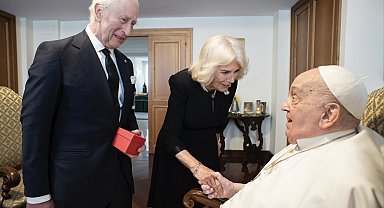 Kral Charles ve Kraliçe Camilla, Papa'yı ziyaret etti