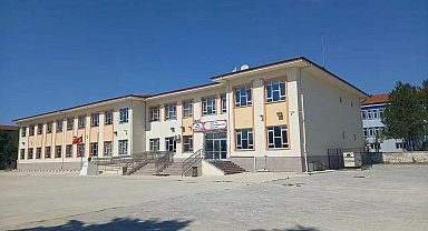 Kütahya'da 19 öğrenci gıda zehirlenmesi şüphesiyle hastaneye kaldırıldı