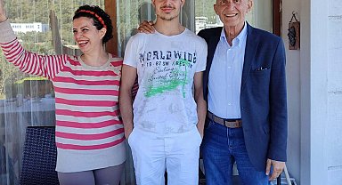 Levent, babası gibi kanserden yaşamını yitirdi; annesi de aynı hastalıktan tedavisi görüyor