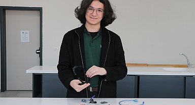 Liseli Hüseyin, felçli dedesinden etkilenerek tasarladığı proje ile ABD'deki olimpiyatların finalisti