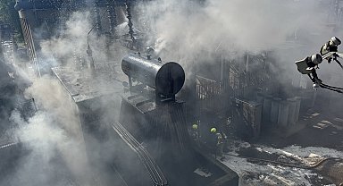 Londra'da yangın: 80 kişi tahliye edildi