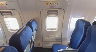 Malezya'da yolcu, uçağın acil çıkış kapısını açmaya çalıştı