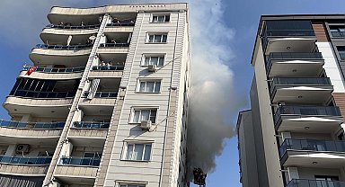 Manisa'da 7 katlı binada yangın; 6 kişi dumandan etkilendi