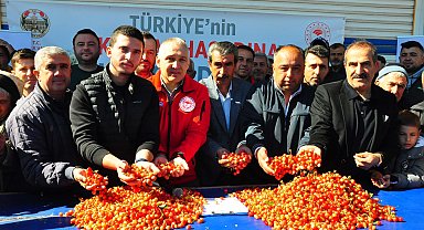 Manisa'da sezonunu ilk kirazı 3 bin 500 TL'den satıldı