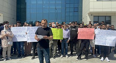 Marmaris'te esnaf belediyenin önünde eylem yaptı