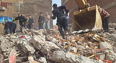 Mısır'da dört katlı binanın çökmesi sonucu hayatını kaybedenlerin sayısı 9'a yükseldi