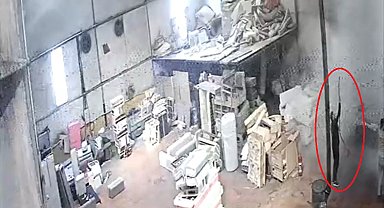 Mobilya fabrikasında çıkan yangını firma sahibi ve çalışanları söndürdü