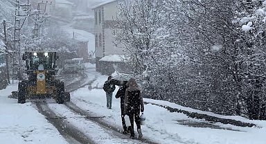 Muş'ta 55 köy yolu kardan kapandı