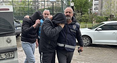 Öğretmeni darbeden 2 şüpheli adliyede