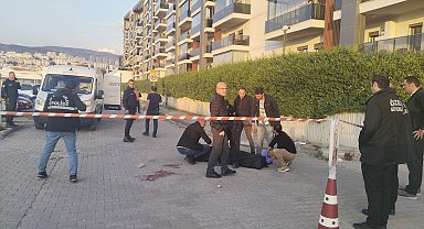 Önce sokakta önlerini kestiği eski nişanlısı ile annesini, sonra da kendini vurdu; 2 ölü, 1 yaralı