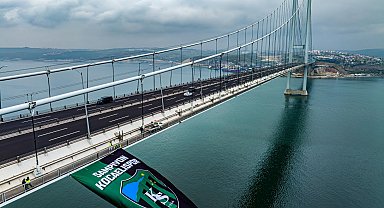 Osmangazi Köprüsü'ne dev Kocaelispor bayrağı asıldı
