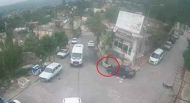 Osmaniye'de 9'u öğrenci 11 kişinin yaralandığı kaza kamerada