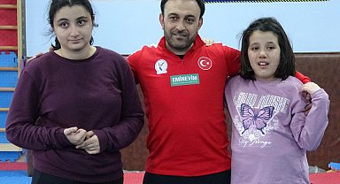 Otizmli Betül ile Enise, Türkiye Jimnastik Şampiyonası'na hazırlanıyor