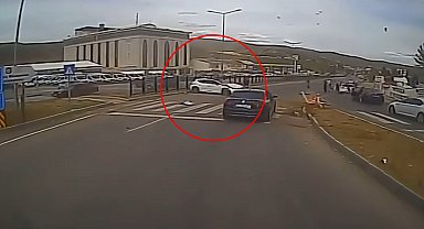 Otomobil refüje çarptığı kaza kamerada