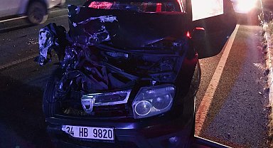 Otomobil traktöre çarptı: 1 ölü, 2 yaralı