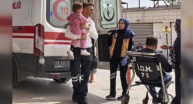 Otomobille traktör çarpıştı: 3 yaralı