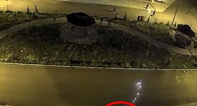 Park halindeki araçtaki yangına havai fişek neden olmuş