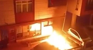 Park halindeki otomobili kundaklayıp kaçtı