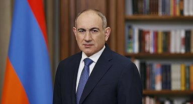 Paşinyan, Erivan'da Türk ve Azerbaycan bayraklarının yakılmasını kınadı