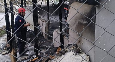 Prefabrik evde çıkan yangında 2 çocuk öldü