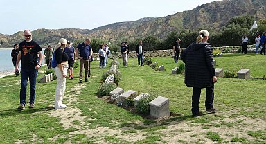 Şafak Ayini öncesi Anzak Koyu'nda tören hazırlıkları
