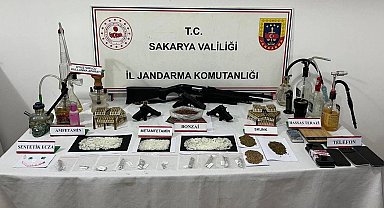 Sakarya'da uyuşturucu ve silah kaçakçılarına operasyon; 2 tutuklama