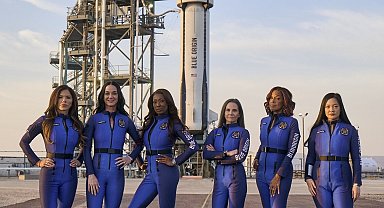 Şarkıcı Katy Perry, uzaya çıktı