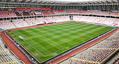 Sivas 4 Eylül Stadı Sivasspor-Fenerbahçe maçına hazırlanıyor