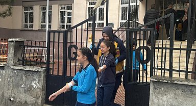 Sivas'ta 13 öğrenci gıda zehirlenmesi şüphesiyle hastaneye kaldırıldı