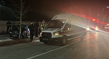 Sivas'ta ağaca çarpan otomobilin sürücüsü öldü