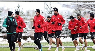 Sivasspor, Fenerbahçe maçına soğuk havada hazırlanıyor