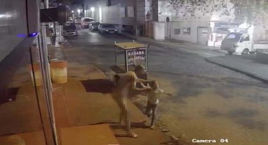 Sokakta ortasında eşini öldürdü, 8 yaşındaki kızını defalarca bıçakladı