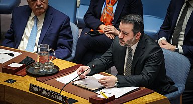 Suriye Dışişleri Bakanı, İsrail'in hava saldırılarının ülkesinin egemenliğini ihlal ettiğini belirtti