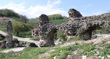 Tarihi su kemerlerinin kalıntıları ilgi görüyor