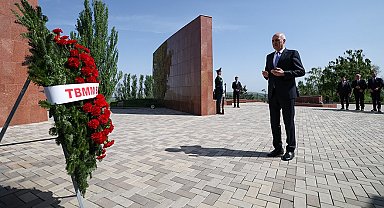 TBMM Başkanı Kurtulmuş, Ata-Beyit Ulusal Tarih ve Anıt Kompleksi'ni ziyaret etti