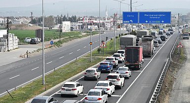 Tekirdağ-İstanbul kara yolunda araç yoğunluğu başladı