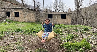 Terör nedeniyle boşalttıkları köyde 30 yıl sonra bayram kutladılar