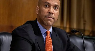 Trump yönetimini protesto eden senatör kürsüde 25 saat konuştu